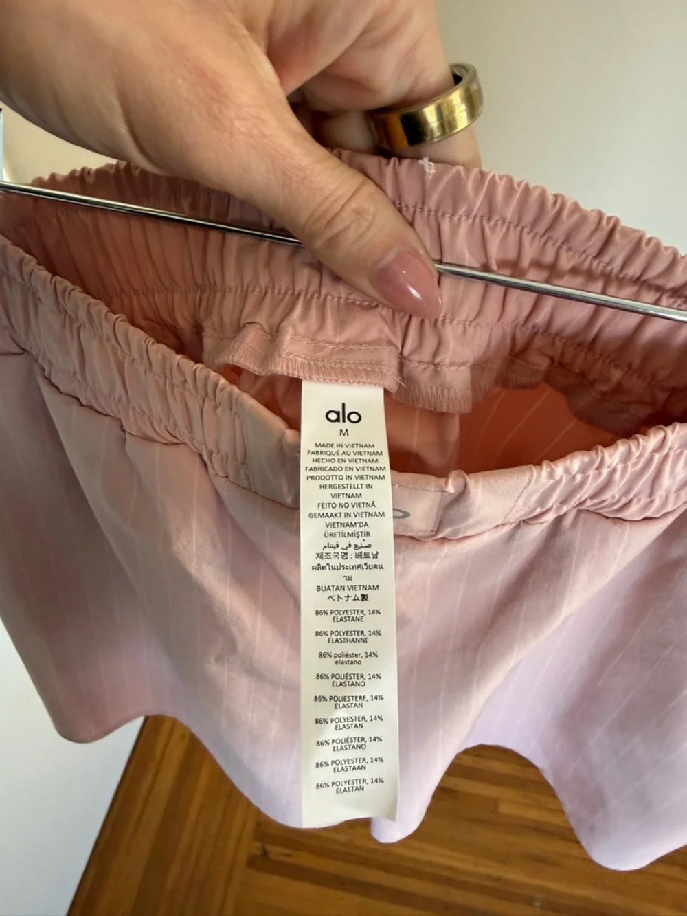 Limited Pink QUARTZ ALO Yoga Oversized Pin-strip Buton down Shirt + Shorts MED - Picture 7 of 7